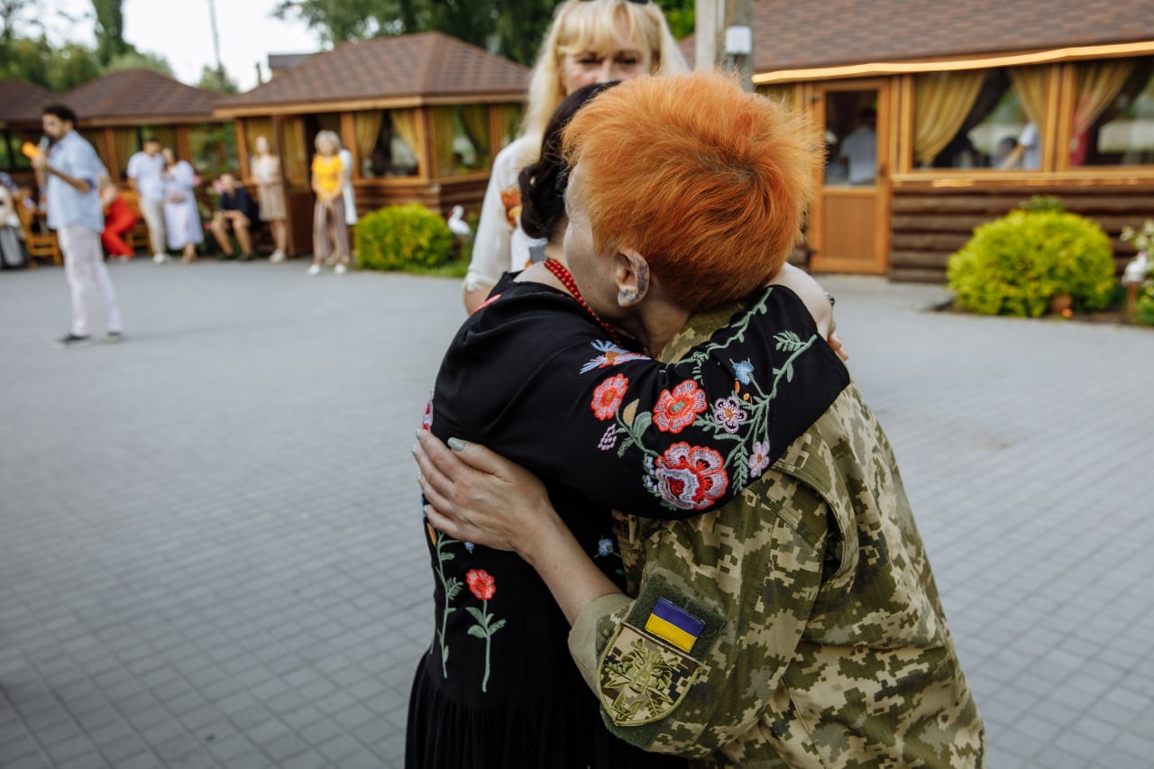 Українські зірки заспівали для жінок-військовослужбовиць!