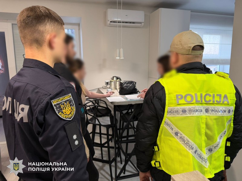 Українські правоохоронці ліквідували масштабну мережу шахрайських кол-центрів