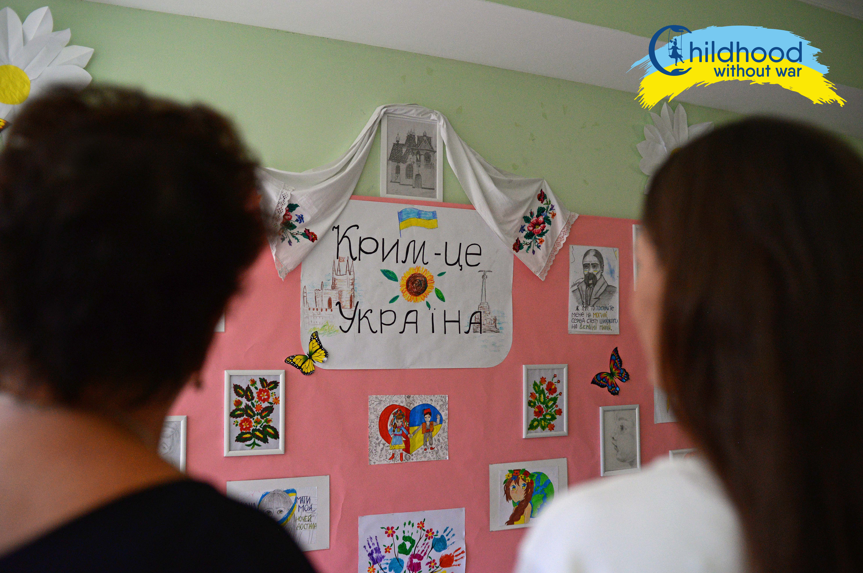 Лідерка гурту The HARDKISS Юлія Саніна відвідала в Туреччині евакуйованих українських дітей в рамках проєкту “Дитинство без війни”